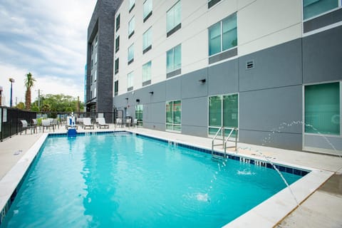 Holiday Inn Express & Suites Pensacola Airport North – I-10 By IHG Resort in Pensacola