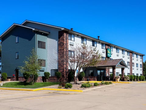 Quality Inn & Suites Bloomington I-55 and I-74 Hotel in Bloomington