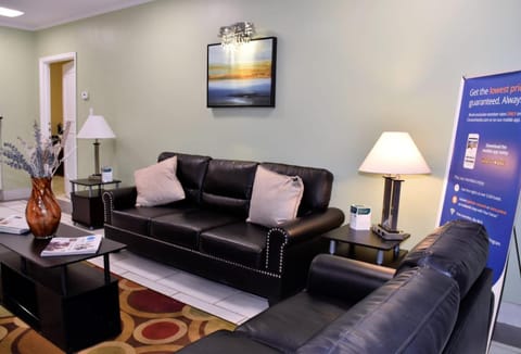 Suburban Studios Columbia - Harbison Hotel in Columbia