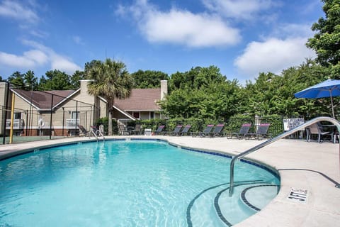 Suburban Studios Columbia - Harbison Hotel in Columbia