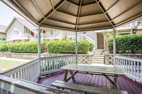 Suburban Studios Columbia - Harbison Hotel in Columbia