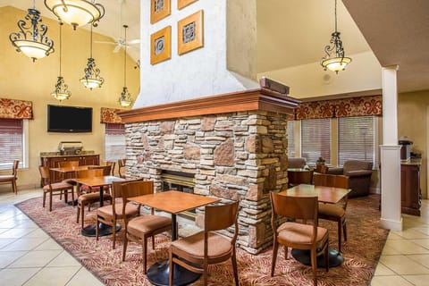 Suburban Studios Columbia - Harbison Hotel in Columbia