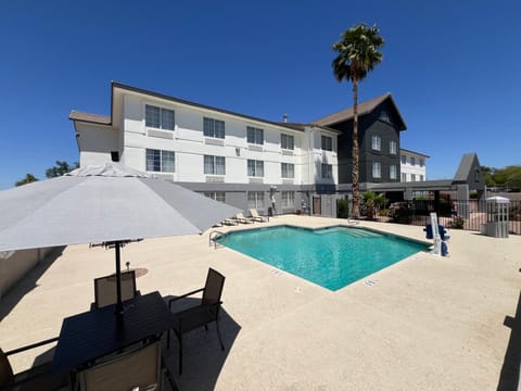 Garner Hotel Phoenix Northwest – Surprise by IHG Hotel in Surprise