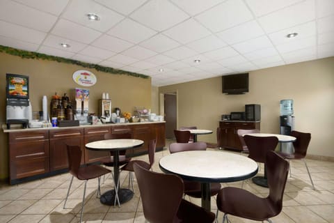 Super 8 By Wyndham Tupelo Airport Hotel in Tupelo