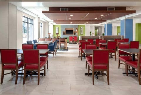 Holiday Inn Express Myrtle Beach-Broadway at the Beach By IHG Hotel in Carolina Forest