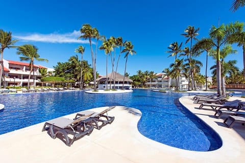 Swimming pool [outdoor]