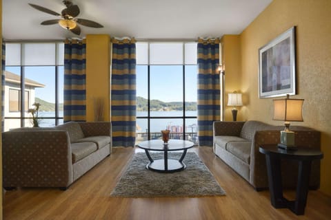 Wyndham Garden Lake Guntersville Resort in Guntersville Lake