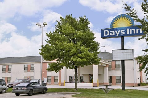 Days Inn by Wyndham Walcott Davenport Hotel in Iowa