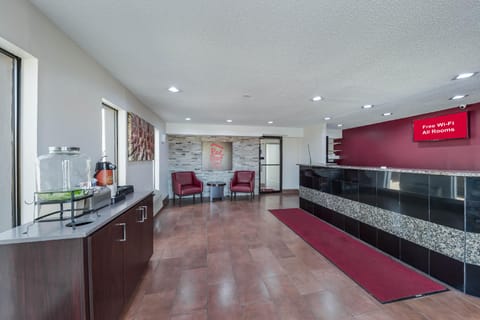 Red Roof Inn & Suites Denton Hotel in Denton