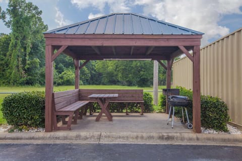 Days Inn & Suites by Wyndham Pine Bluff Hotel in Pine Bluff