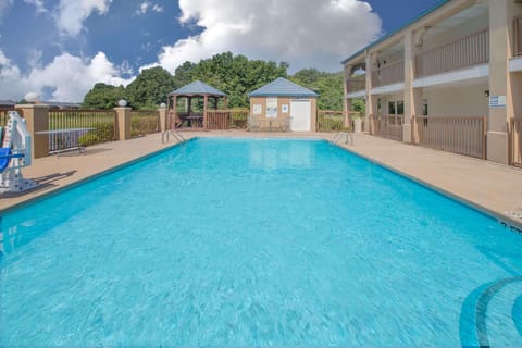 Days Inn & Suites by Wyndham Pine Bluff Hotel in Pine Bluff