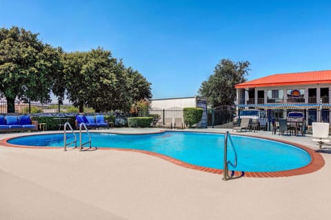 Days Inn by Wyndham South Fort Worth Hotel in Fort Worth