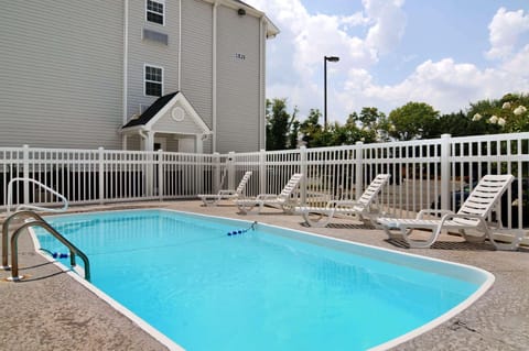 Microtel Inn & Suites by Wyndham Huntsville Hotel in Huntsville