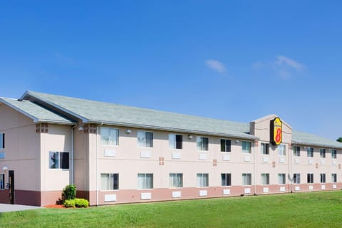 Super 8 By Wyndham Owensboro Hotel in Owensboro
