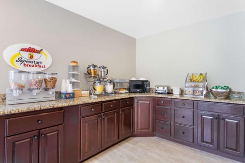 Super 8 By Wyndham Owensboro Hotel in Owensboro