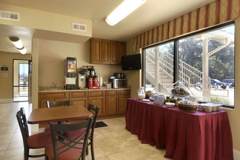 Days Inn by Wyndham Centre Hotel in Weiss Lake