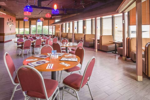 Miami Suites Hotel Resort in Toledo