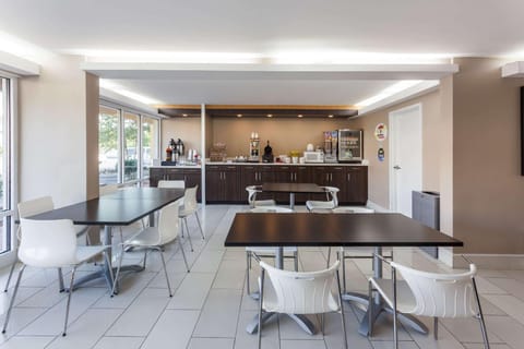 Super 8 By Wyndham Dalton/Convention Center Area Hotel in Dalton