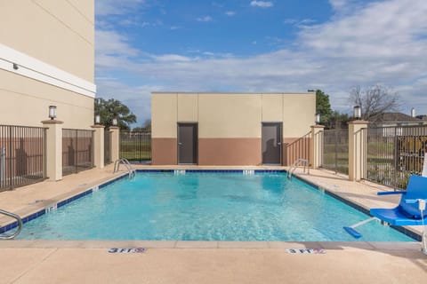 Days Inn & Suites by Wyndham Houston NW Cypress Hotel in Cypress