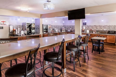 Super 8 By Wyndham Iowa City/Coralville Hotel in Coralville