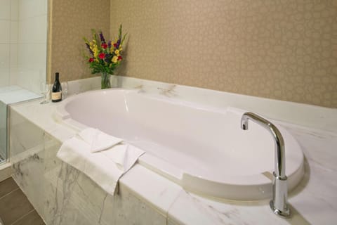 ISLE CASINO HOTEL BETTENDORF Hotel in Bettendorf