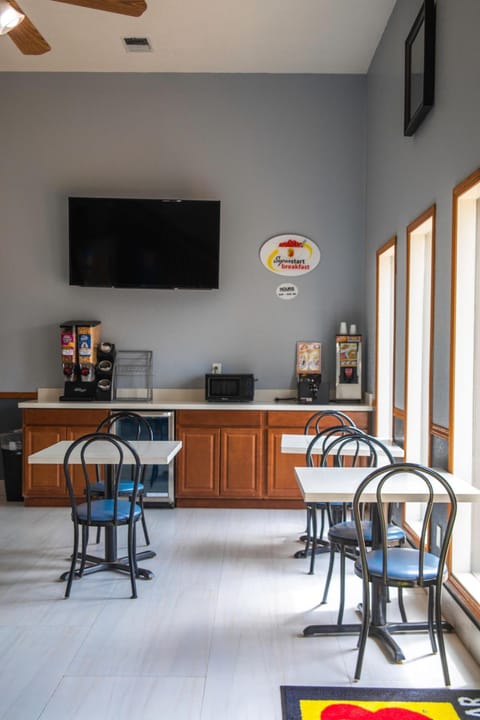 Super 8 By Wyndham Mountain Home Hotel in Mountain Home