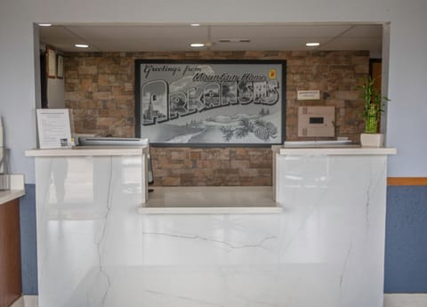 Super 8 By Wyndham Mountain Home Hotel in Mountain Home