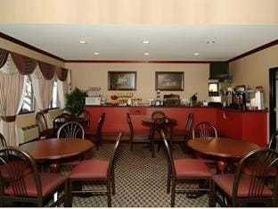 A VICTORY SUITES - WARREN Hotel in Warren