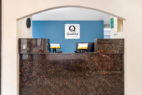 Quality Inn & Suites Decatur – Priceville I-65 Hotel in Decatur