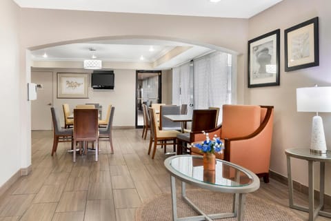 Quality Inn & Suites Decatur – Priceville I-65 Hotel in Decatur