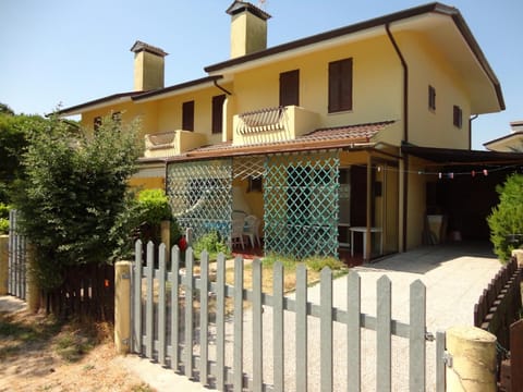 Beautiful Villa For six People-pool-tv-ac Resort in Porto Santa Margherita