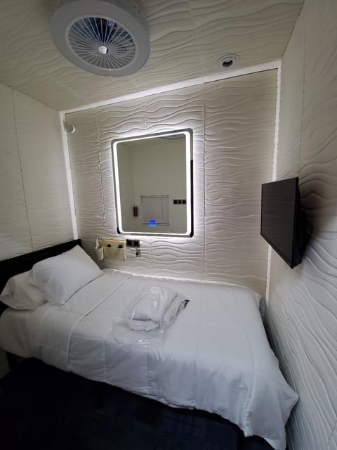 Hotel BnB Capsule hotel in South Loop