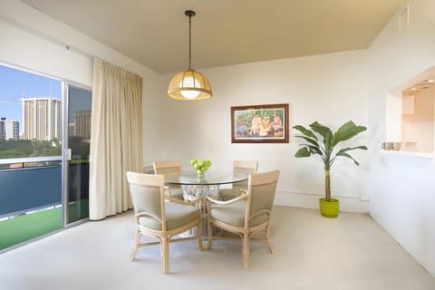 Polynesian Residences, Waikiki Beach Hotel in Honolulu