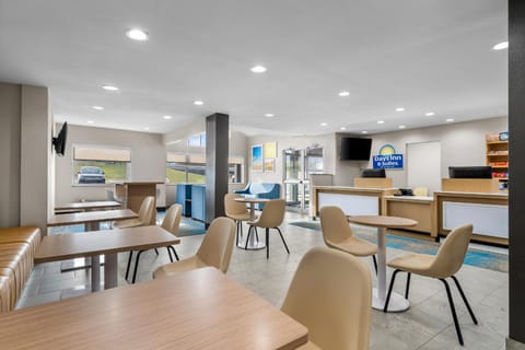 Days Inn & Suites by Wyndham Brandon Amphitheater Hotel in Flowood