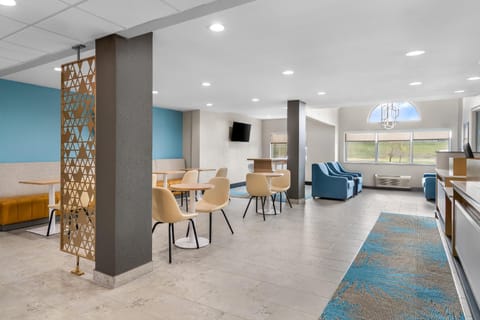 Days Inn & Suites by Wyndham Brandon Amphitheater Hotel in Flowood