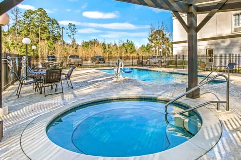 La Quinta Inn & Suites by Wyndham Mobile Satsuma / Saraland Hotel in Saraland