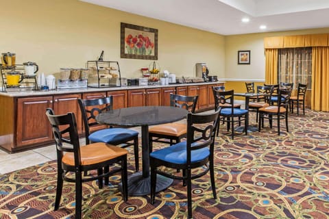 La Quinta Inn & Suites by Wyndham Mobile Satsuma / Saraland Hotel in Saraland