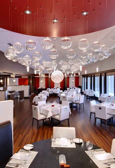 THE HOTEL AT KIRKWOOD CENTER Hotel in Cedar Rapids