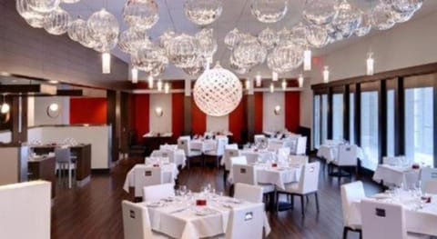 THE HOTEL AT KIRKWOOD CENTER Hotel in Cedar Rapids