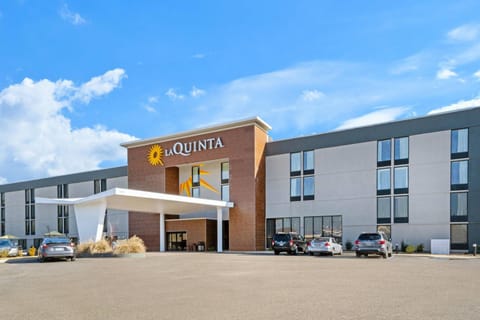 La Quinta Inn & Suites by Wyndham Columbus MS Hotel in Columbus