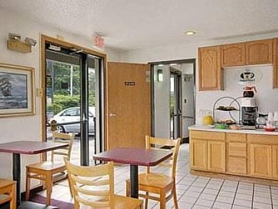 Super Inn by OYO Lansing MI Hotel in Lansing