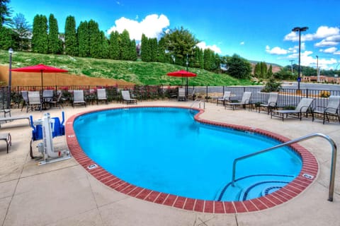 Swimming pool [outdoor]