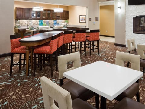 Homewood Suites by Hilton Davenport Hotel in Bettendorf