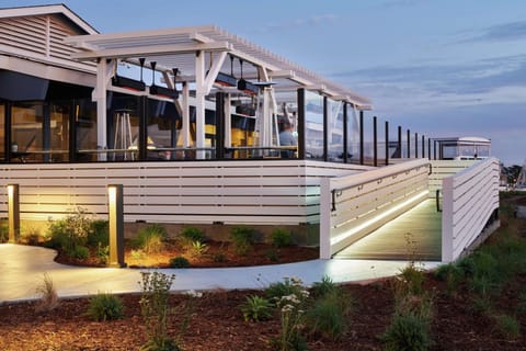 DoubleTree by Hilton Hotel Berkeley Marina Hotel in Berkeley