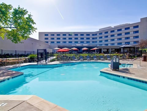 DoubleTree by Hilton Pleasanton at the Club Hotel in Dublin
