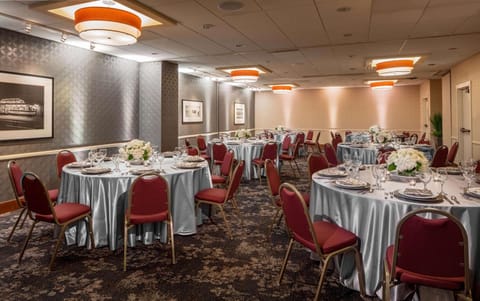 DoubleTree Suites by Hilton Minneapolis Hotel in Loring Park