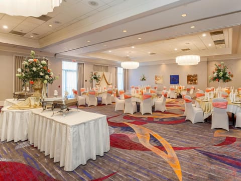 DoubleTree by Hilton Atlanta Airport Hotel in Hapeville