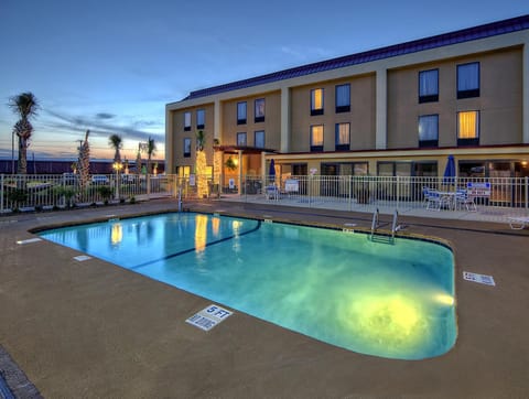 Swimming pool