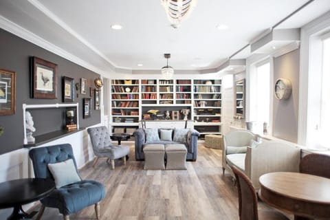 Shared lounge/TV area