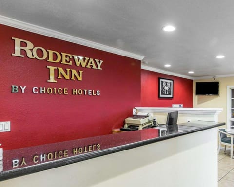 Rodeway Inn Near University-Gateway to Yosemite Hotel in Merced